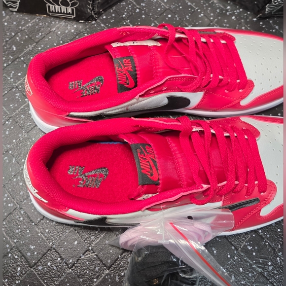 Nike Men's Red and White Athletic Shoes - Picture 9 of 9